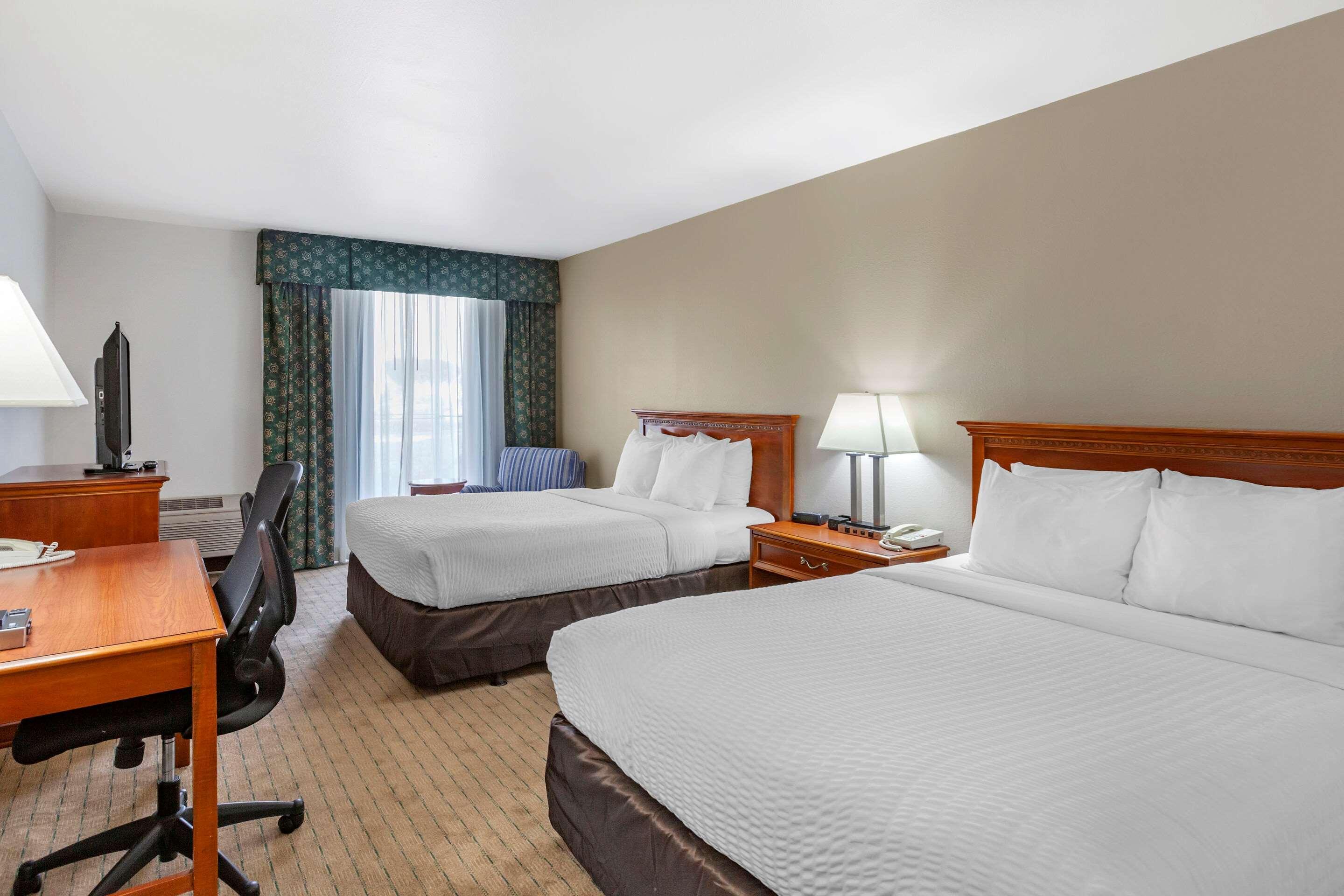 Holiday Inn Ontario By Ihg מראה חיצוני תמונה